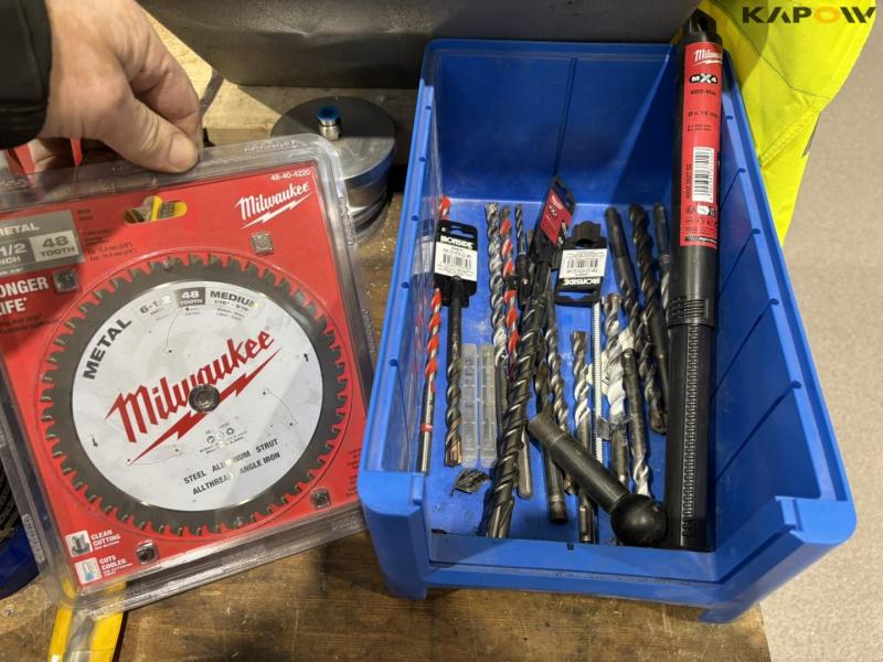 Tool trolley with contents 28