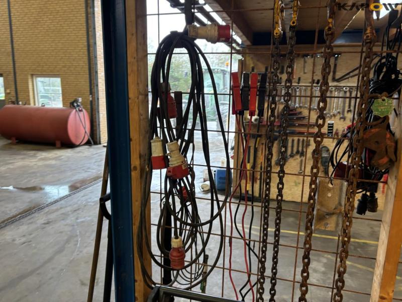 Tools and accessories 24