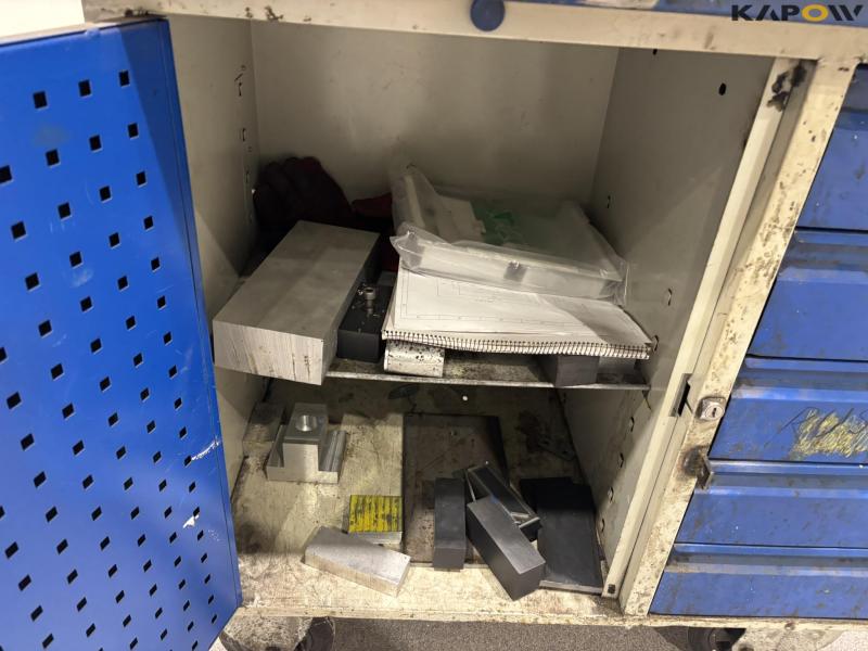 Tool table with steel plate and vice 18