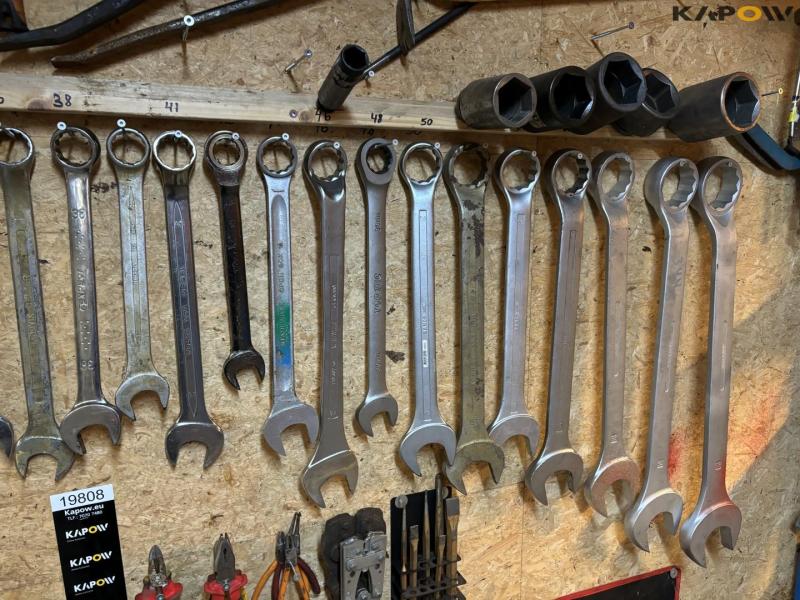 Tool wall 13