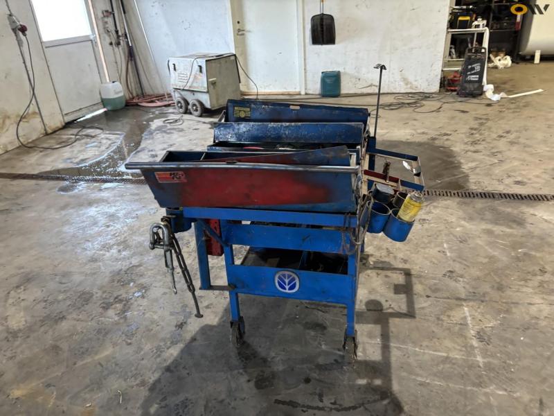 Tool trolley with contents 4