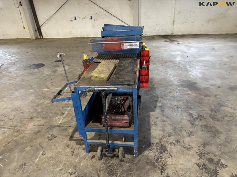 Tool trolley with contents 8