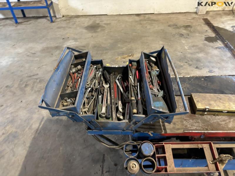 Tool trolley with contents 10
