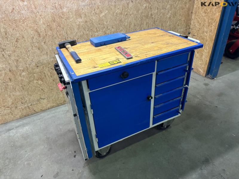 Tool trolley with light test station 3