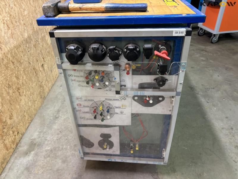 Tool trolley with light test station 4