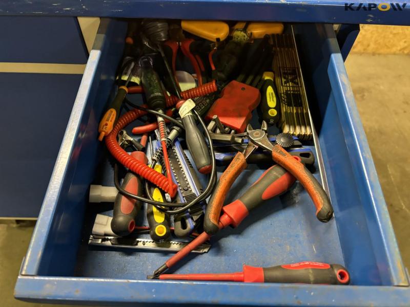 Tool trolley with light test station 18