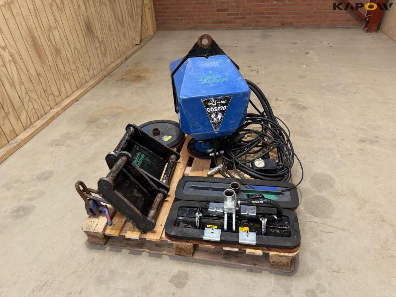 Vacuum tile lifter with S40 & Hydrema hitch 2