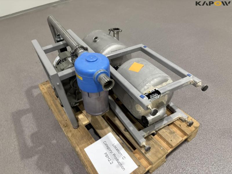 Vacuum pump with tank and filter 3