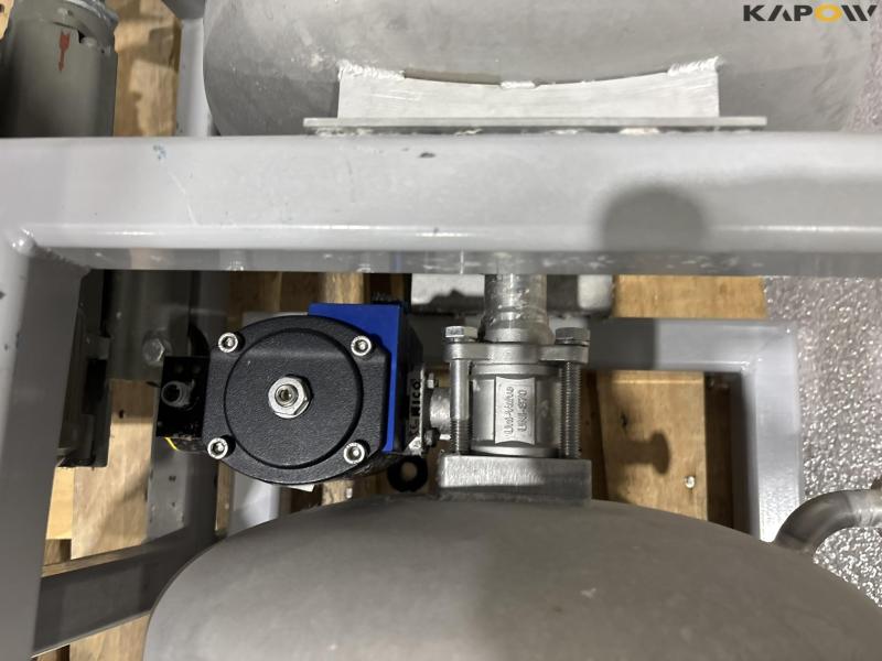 Vacuum pump with tank and filter 11