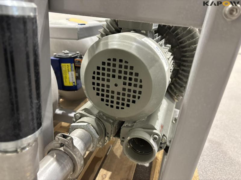 Vacuum pump with tank and filter 19