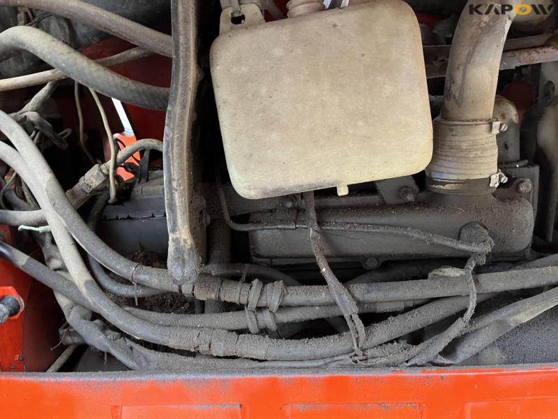 Valmet 405 tractor with broom 25