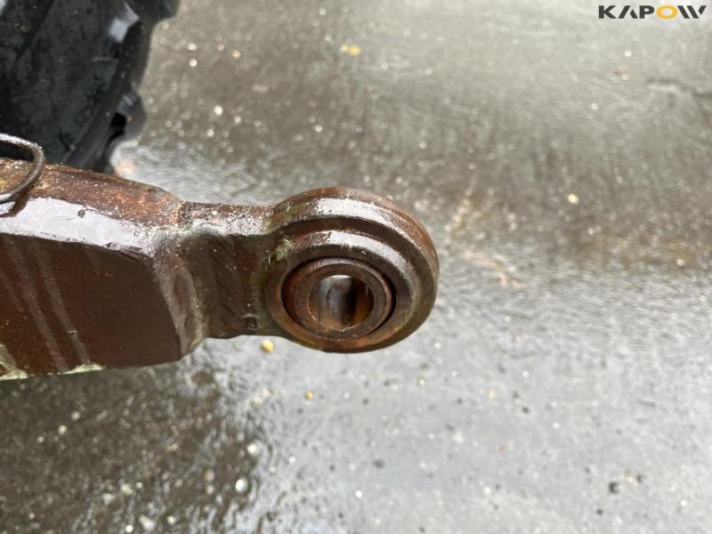 Valmet 405 tractor with broom 40