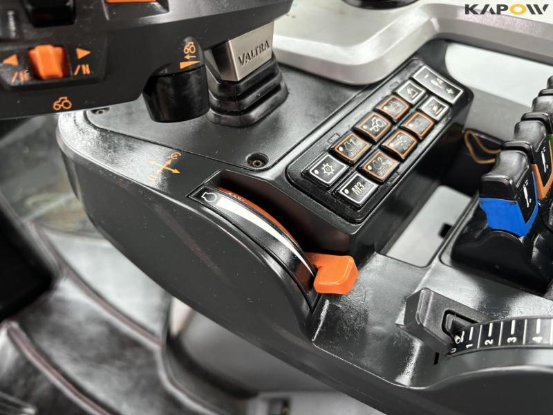 Valtra S394 tractor 62