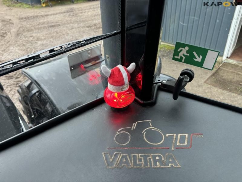 Valtra S394 tractor 75