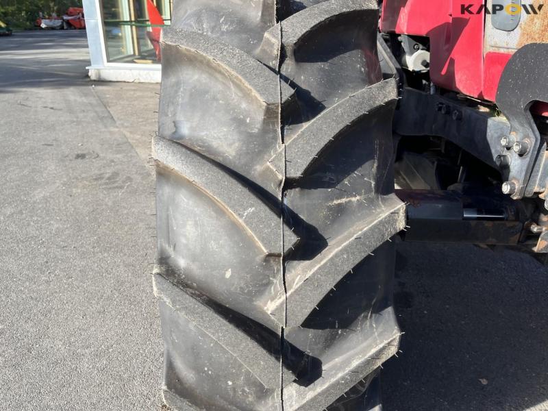 Valtra N142 tractor with front loader 22