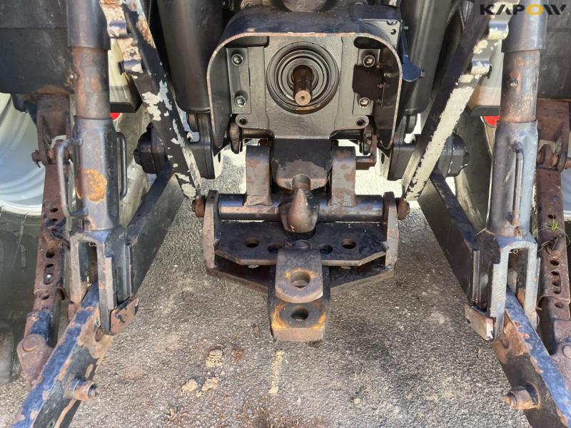Valtra N142 tractor with front loader 37
