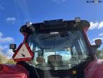 Valtra N142 tractor with front loader 32