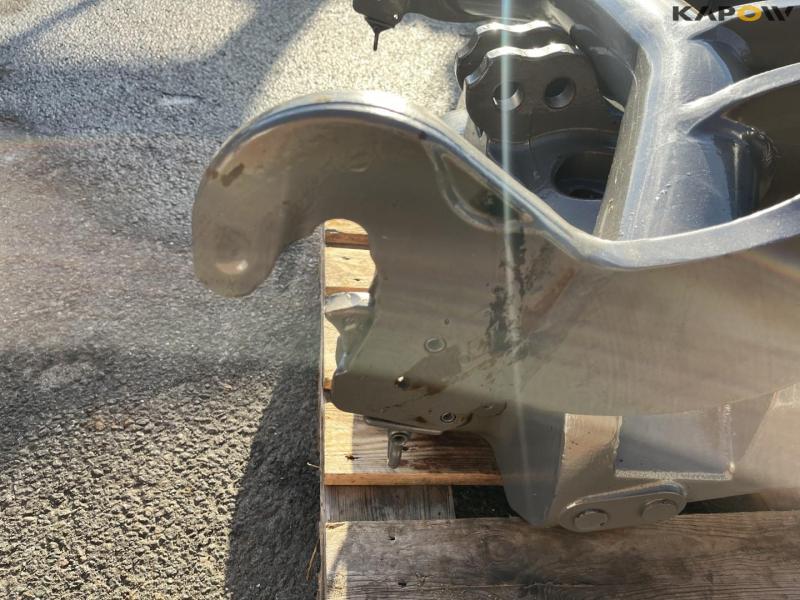 Valtra S353 front linkage 12