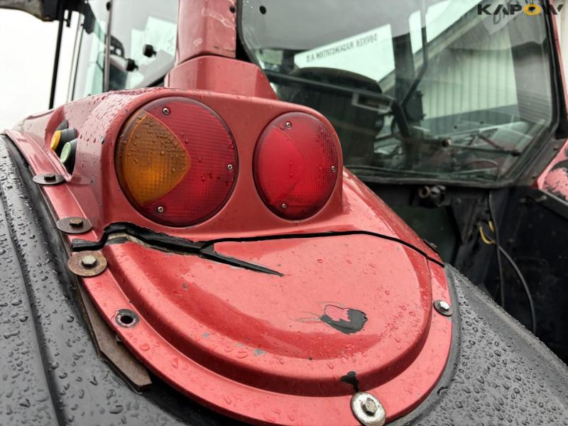 Valtra T150 tractor with front loader 27