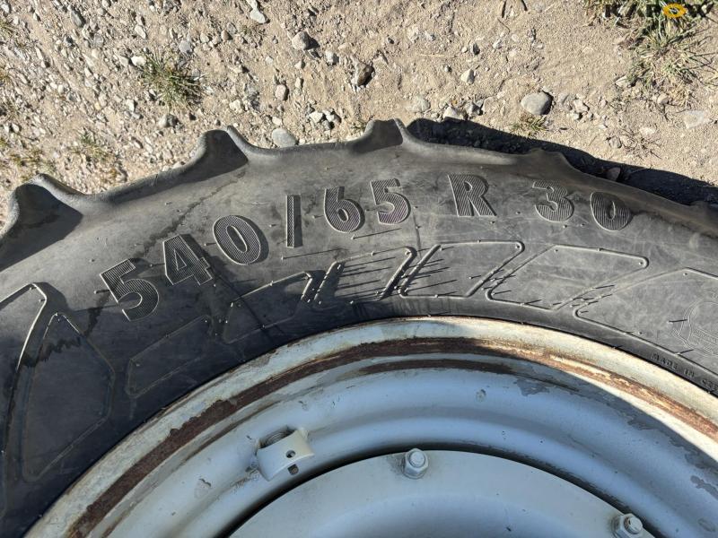 Valtra T214 Versu tractor with front lift 20