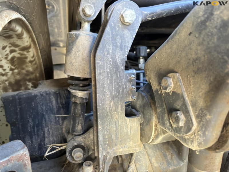 Valtra T214 Versu tractor with front lift 87