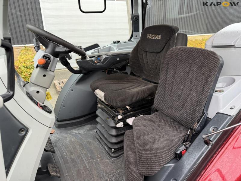Valtra T234 tractor 49