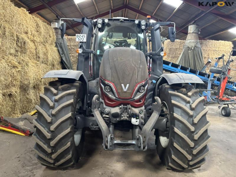 Valtra T235 Twintrac tractor with front linkage - reversible 2