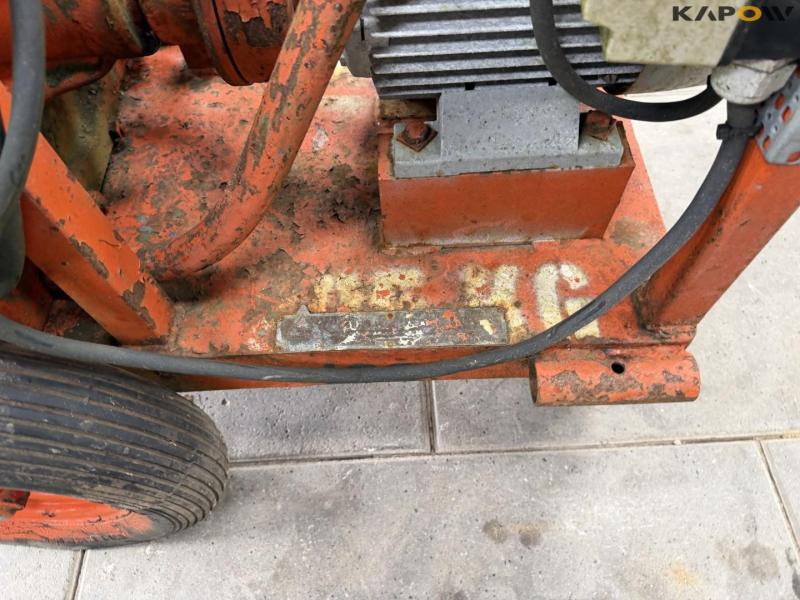 Water/sludge pump 15