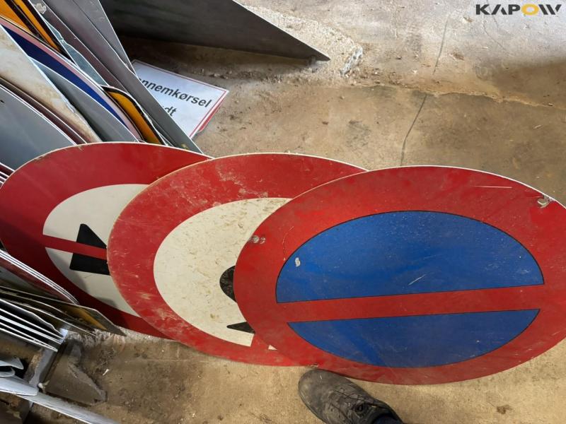Road signs 30