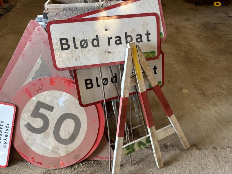 Road signs 39