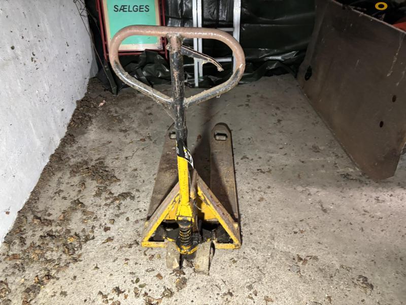 Vestergård B113-579 pallet truck 2