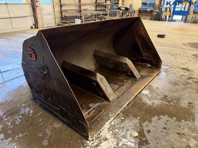 Viby Jern high tip bucket with Volvo hitch 3