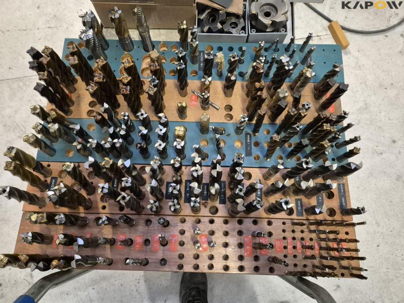 Vilh Pedersen VPU-200 milling machine with equipment 25