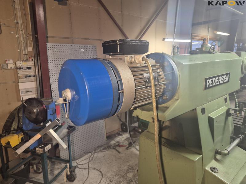 Vilh Pedersen VPU-200 milling machine with equipment 9