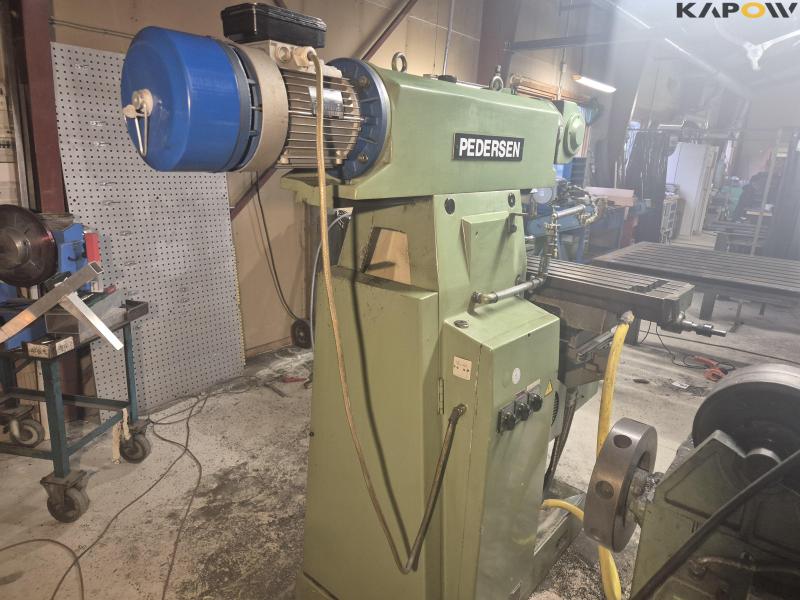 Vilh Pedersen VPU-200 milling machine with equipment 11