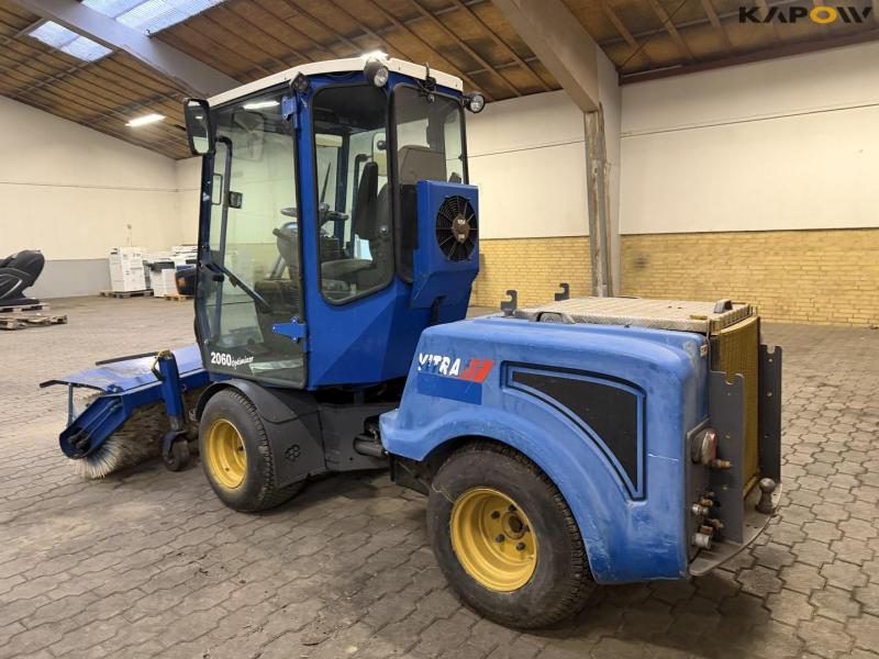 Vitra tool carrier with broom 7