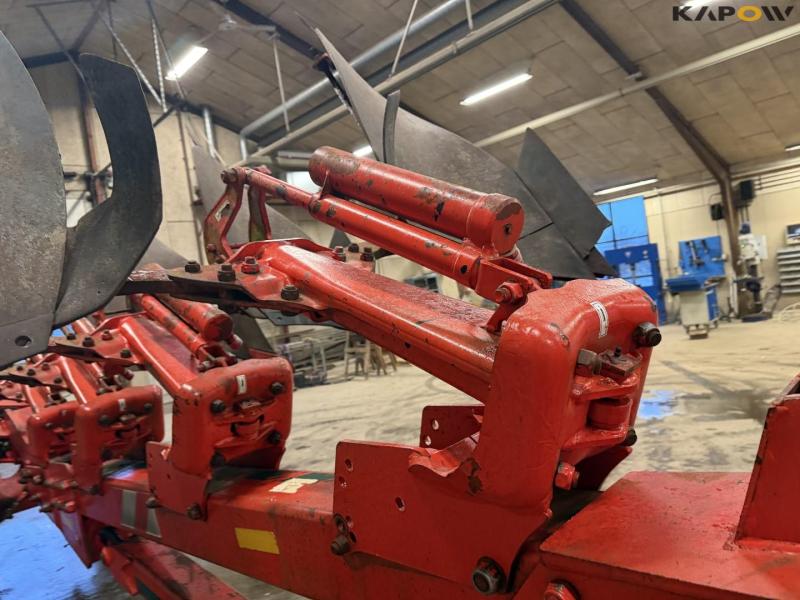 Vogel and Noot 8 furrow reversible plough 21