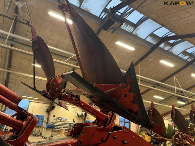Vogel and Noot 8 furrow reversible plough 27