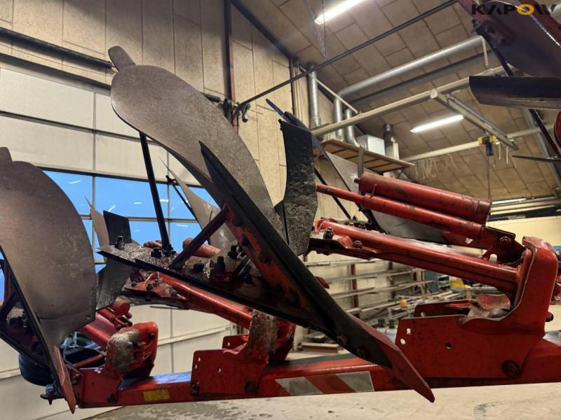 Vogel and Noot 8 furrow reversible plough 28