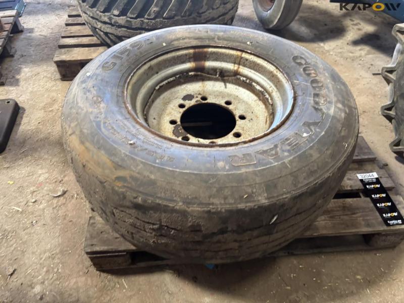Wagon wheel 385/65-22.5 1