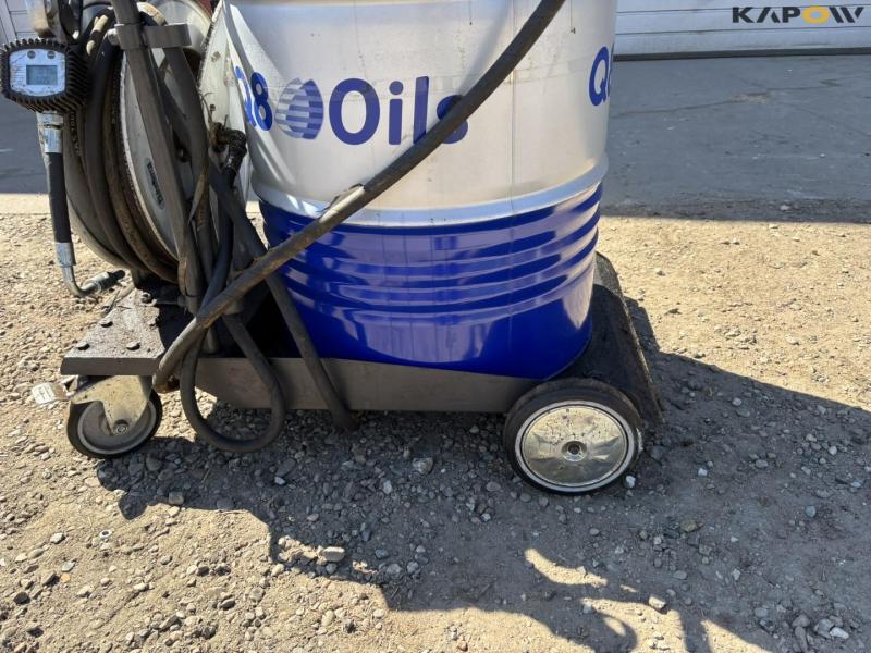 Trolley with oil pump 9