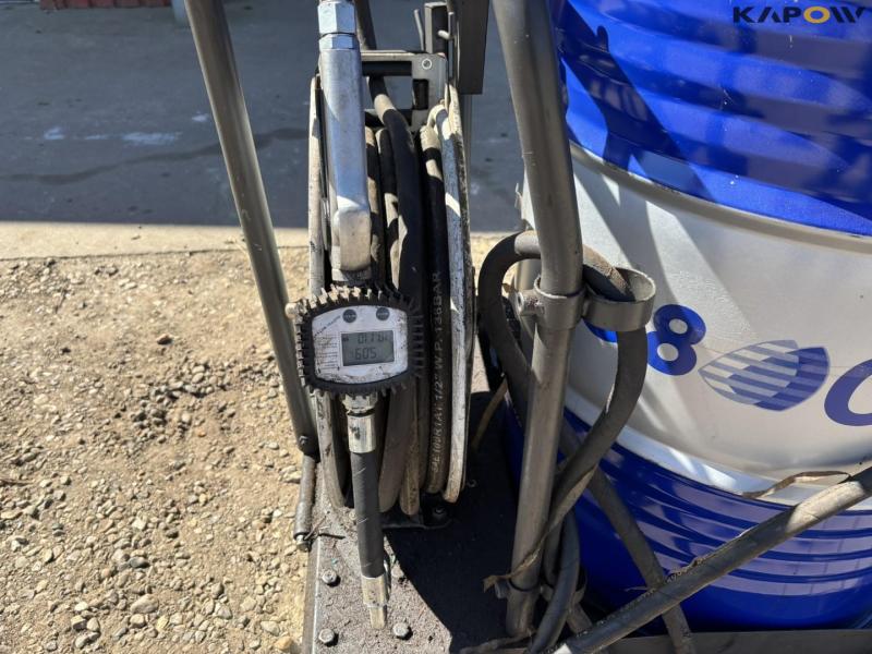 Trolley with oil pump 13