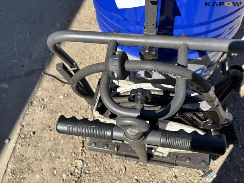 Trolley with oil pump 17