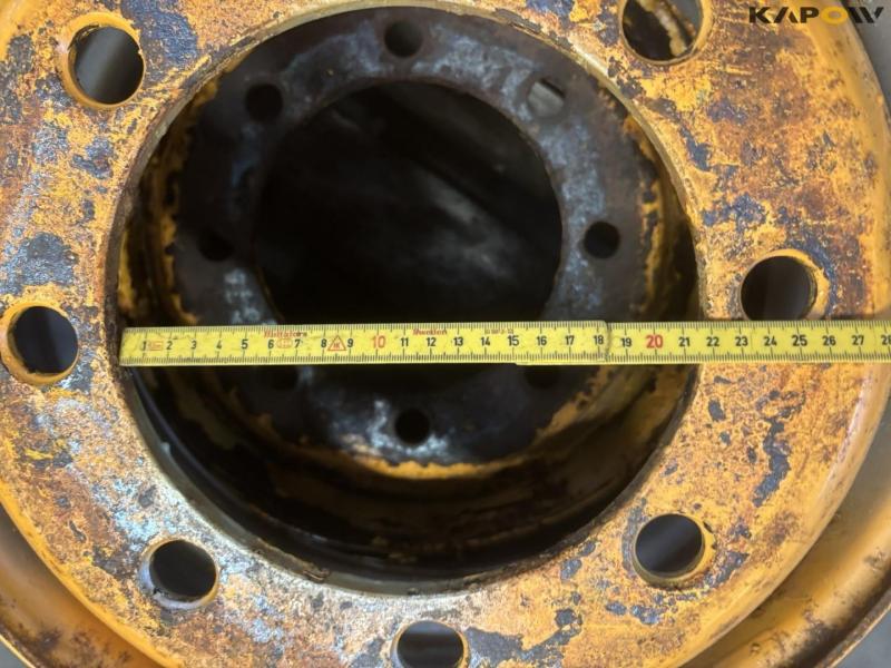 Wagon wheel 265/70-19.5 5