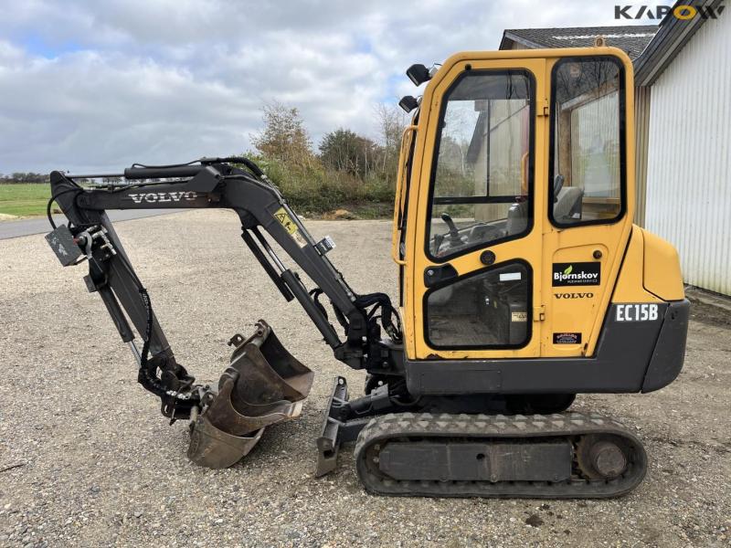 Volvo EC15B mini excavator 8