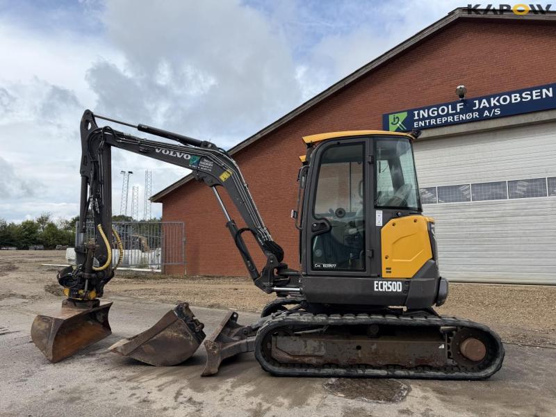 Volvo ECR50D excavator with rotary tilt 8