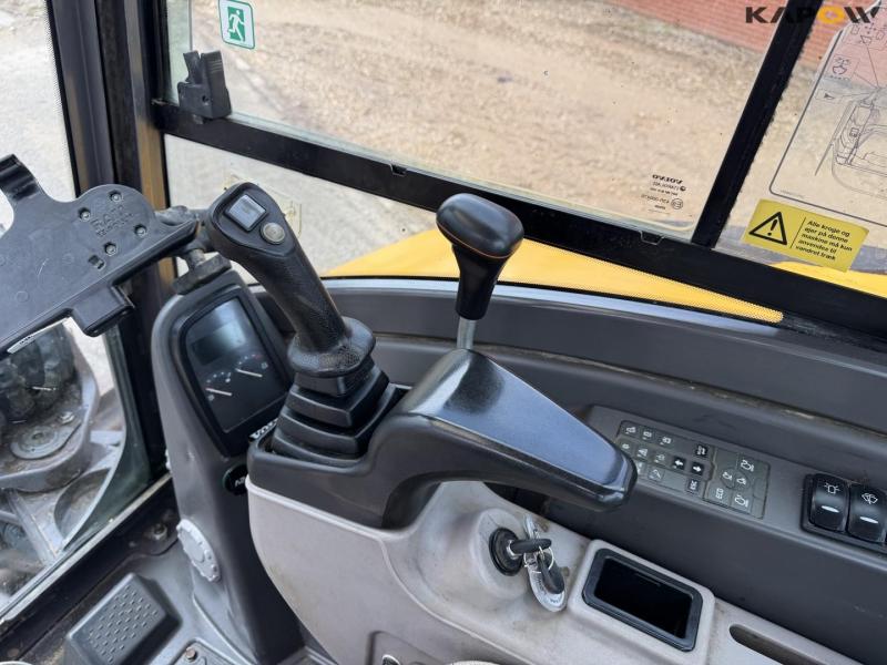 Volvo ECR50D excavator with rotary tilt 37