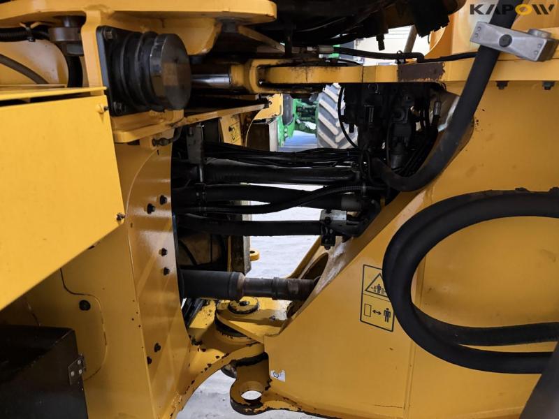 Volvo L110G loader 21