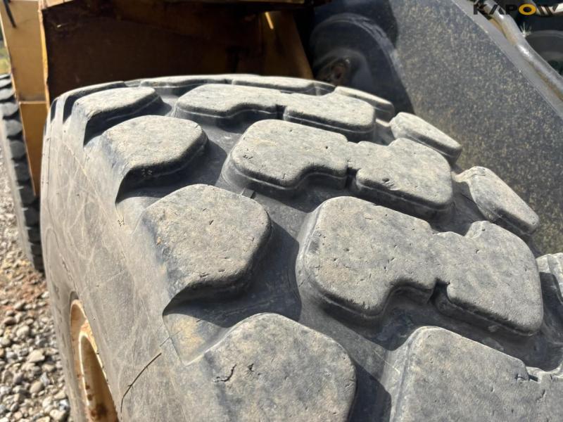 Volvo L90 wheel loader 25