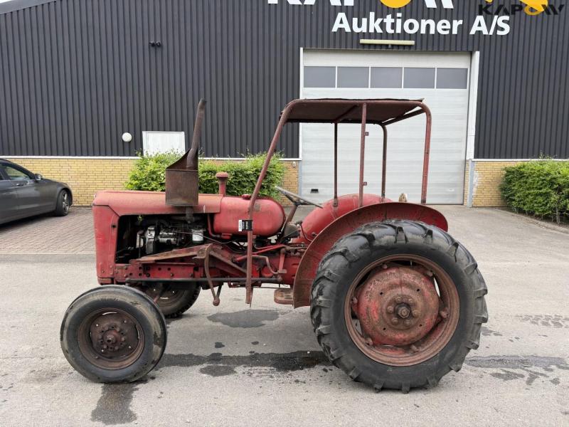 Volvo tractor 8